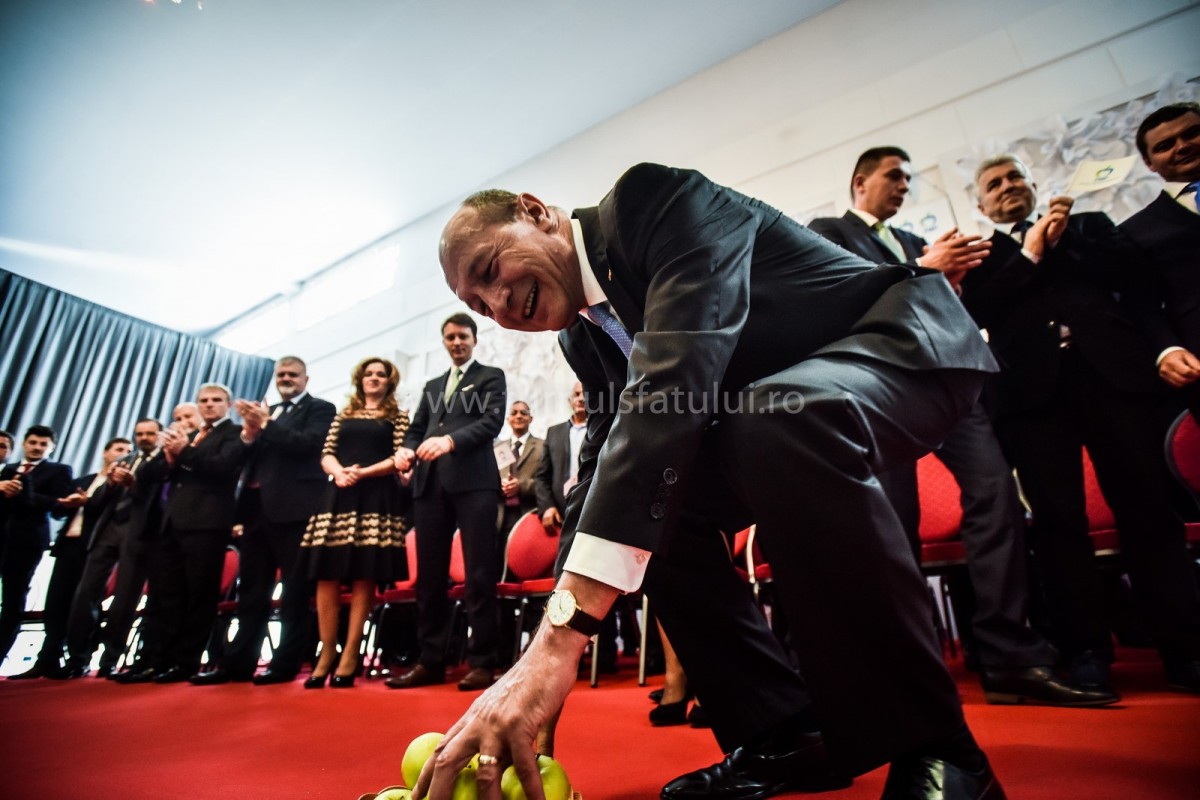basescu (72) (Copy)