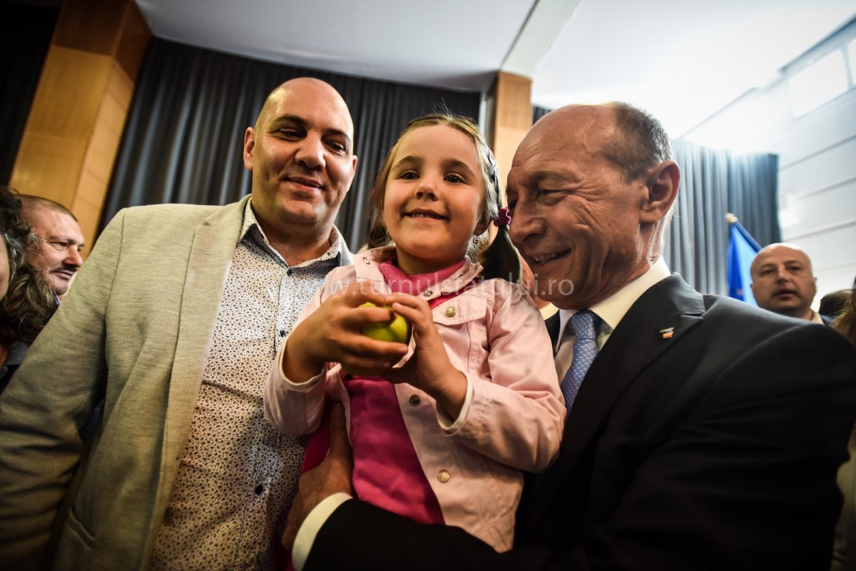 basescu (87) (Copy)