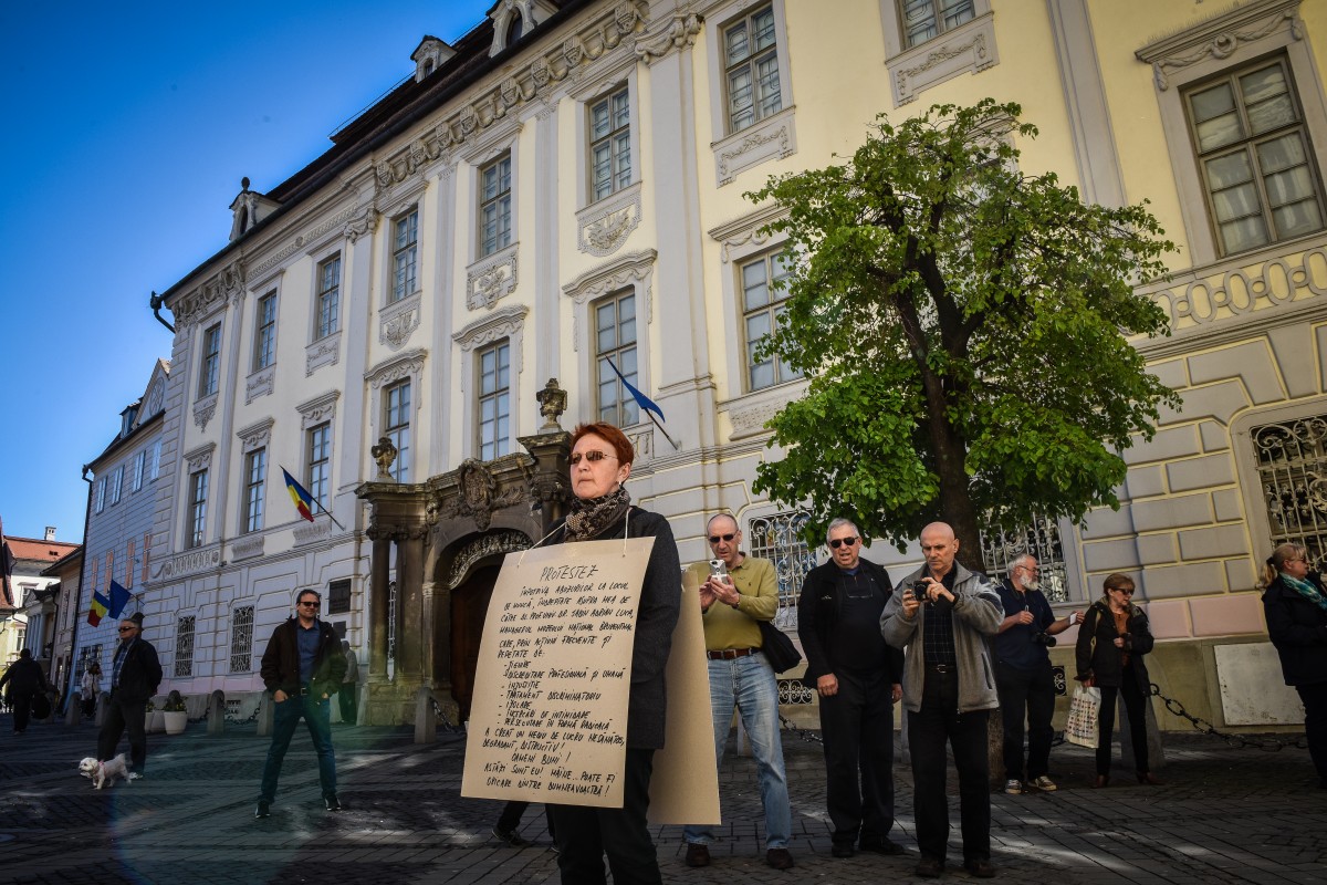 protest mariana radulescu contabil brukenthak (3)