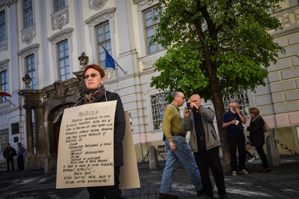 protest mariana radulescu contabil brukenthak (5)