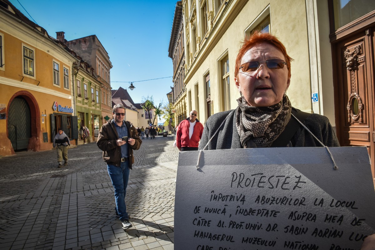 protest mariana radulescu contabil brukenthak (8)