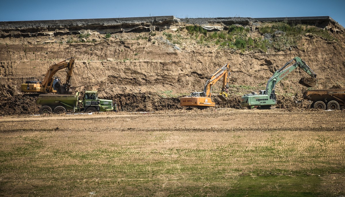 lucrari pista aeroport mai 2016 (6)