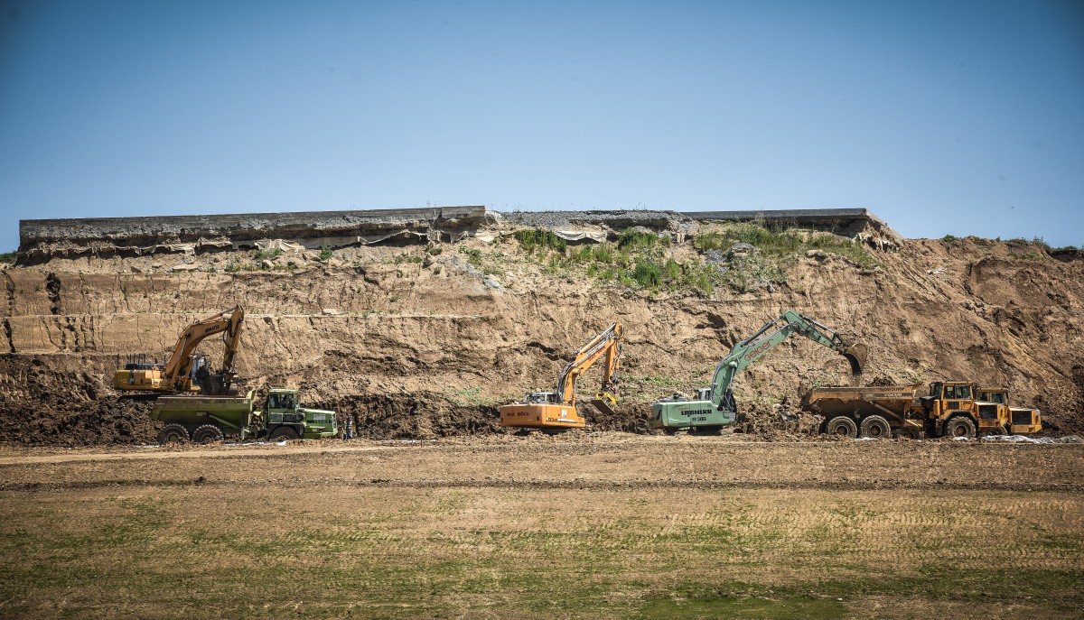 lucrari pista aeroport mai 2016 (7)