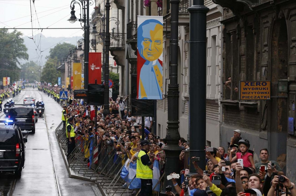 POPE-POLAND-WYD-WELCOME-1300x862
