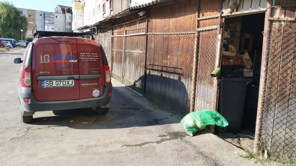 Viata in Sibiu Baraci improvizate lipite de bloc pe Calea Cisnadiei 4