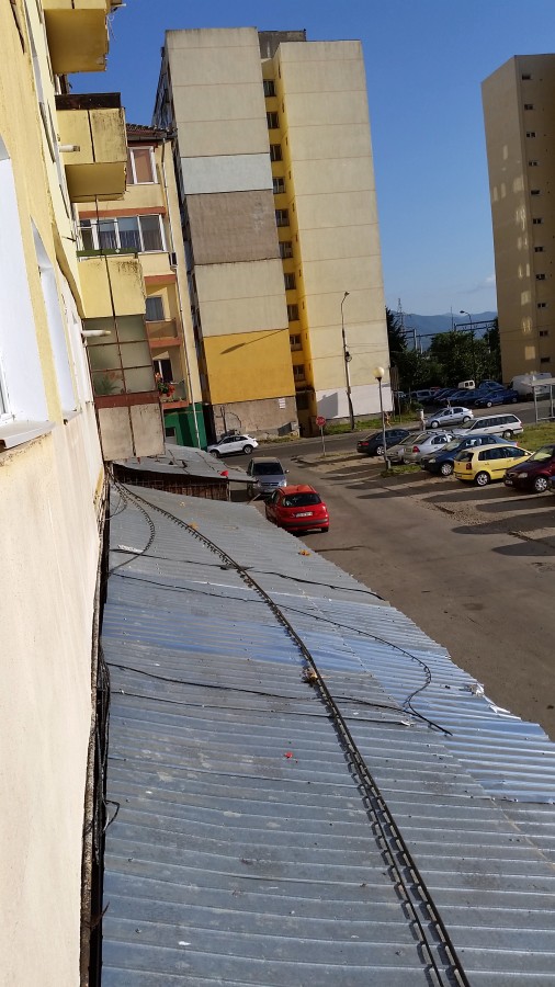 Viata in Sibiu Baraci improvizate lipite de bloc pe Calea Cisnadiei