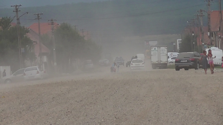 praf strada zavoi
