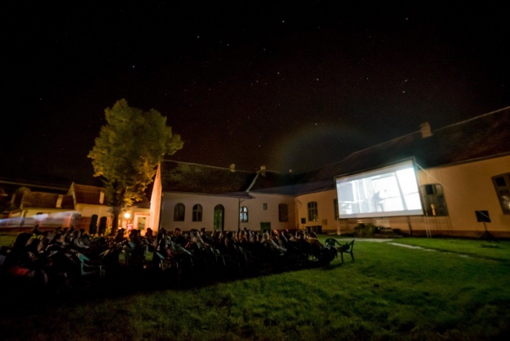 Proiectii Luna Plina 2016_foto Sergiu Serj