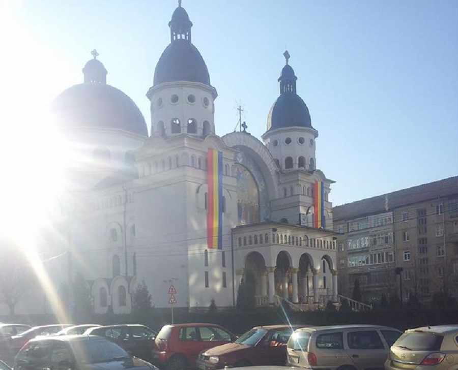 biserica drapel-catedrala-redimensionat-sursa-stefan-dinea