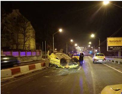 accident taxi rasturnat