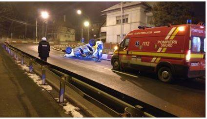 accident taxi rasturnat