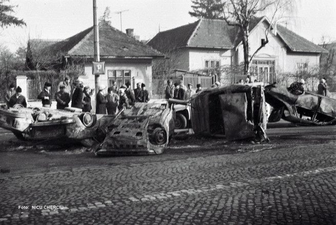 masini-incendiate-la-sediul-militiei-031