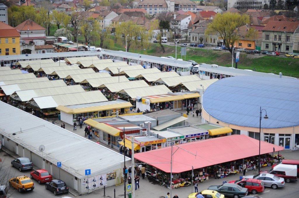 Femeie tâlhărită în Piața Cibin. Poliția a prins hoțul în câteva minute