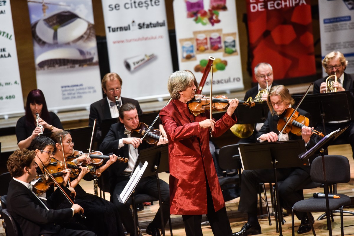 strauss-2016-10
