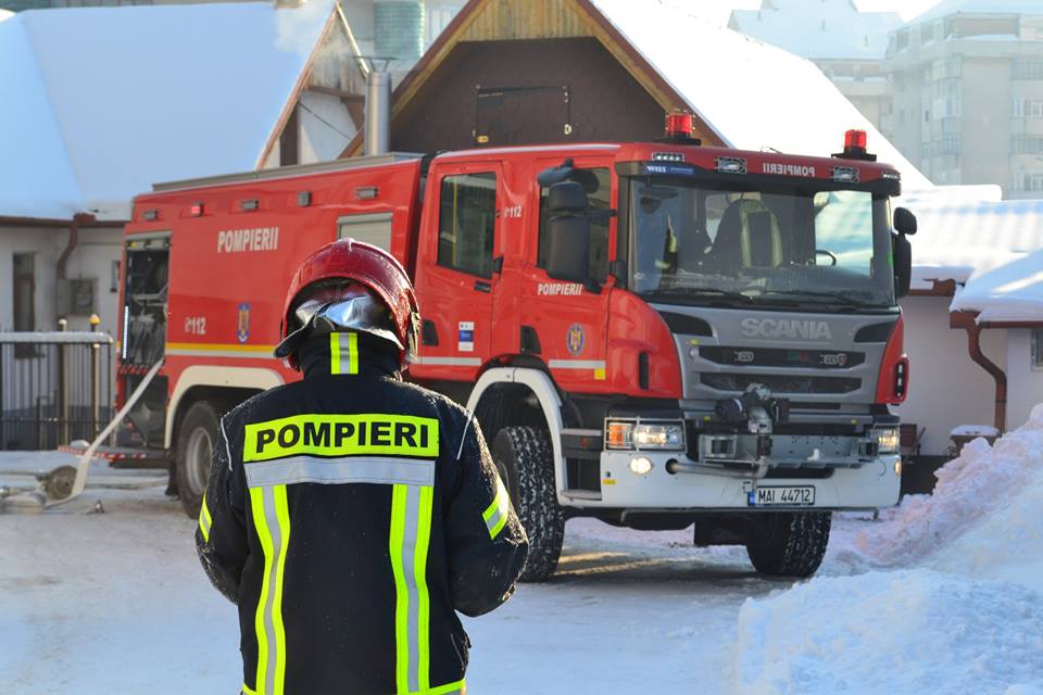 incendiu-turnisor-4-pompieri-iarna