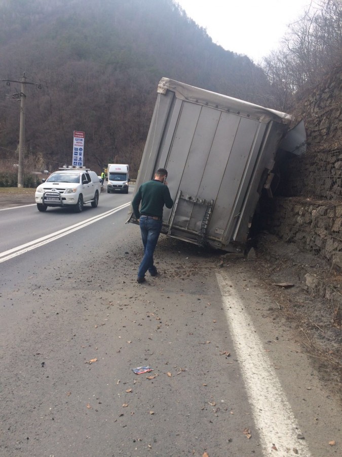valea oltului accident trafic blocat (1)