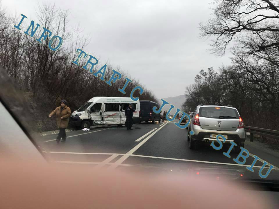 accident microbuz slimnic 2