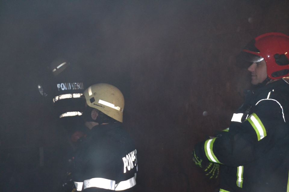 pompieri incendiu ISU (1)