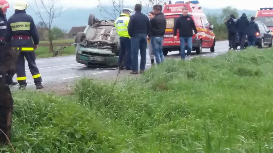 accident masina rasturnata Bradu (1)