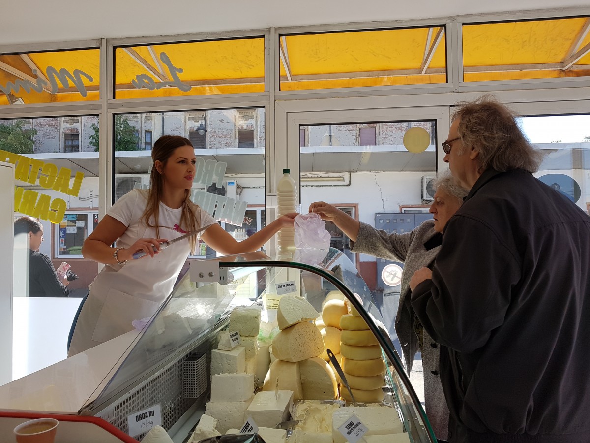 micile afaceri la mimi (2)