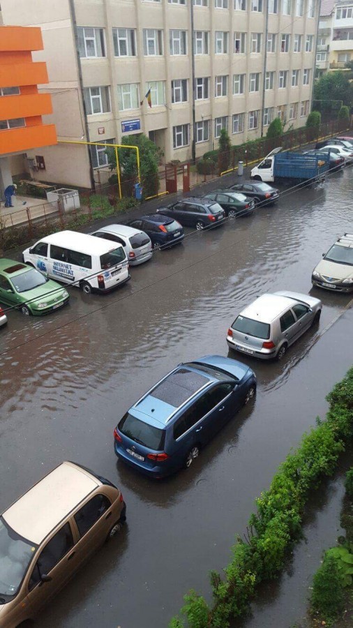 inundatii strada hategului ploaie (1)