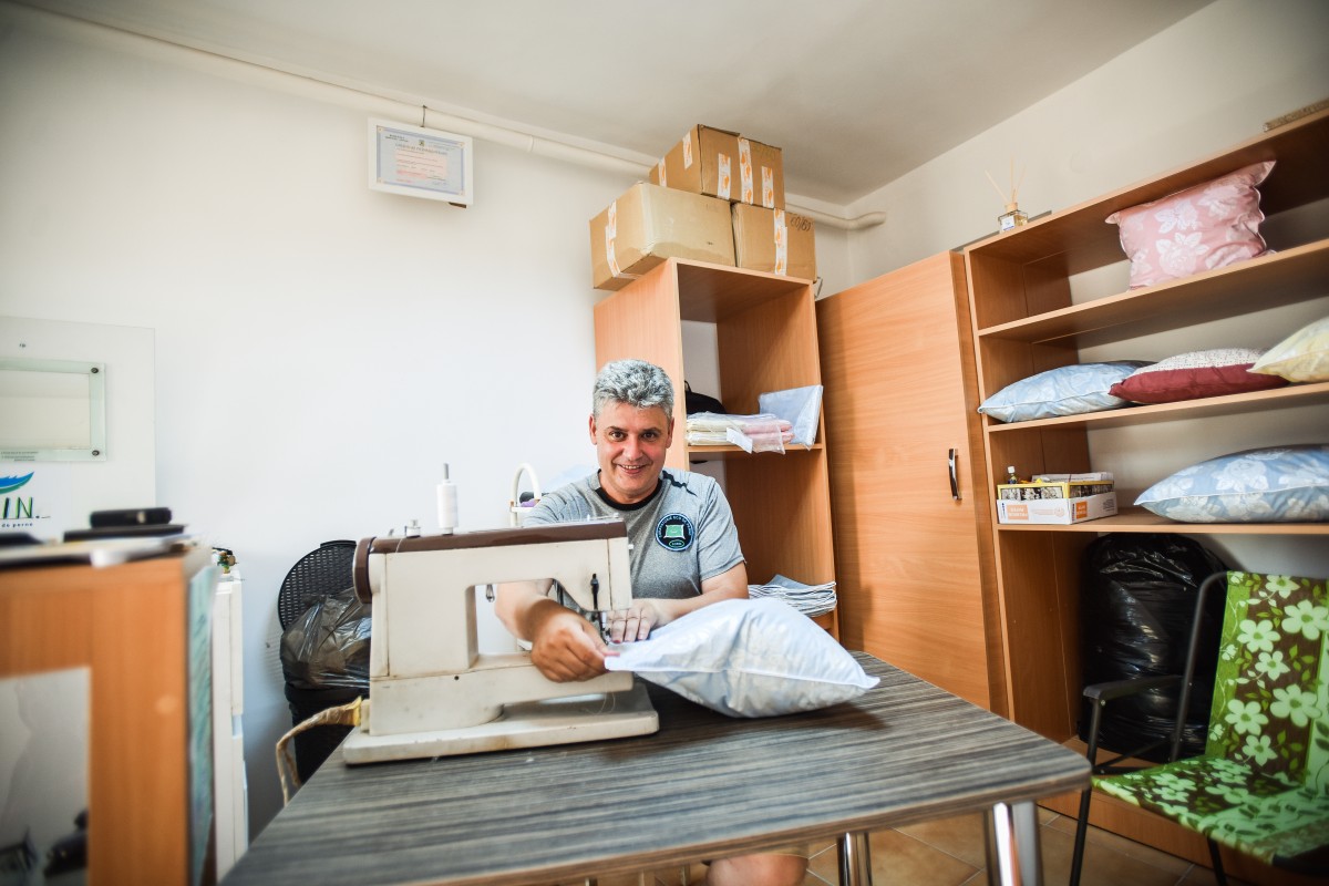 mici afaceri perne sorin rogozan (3)