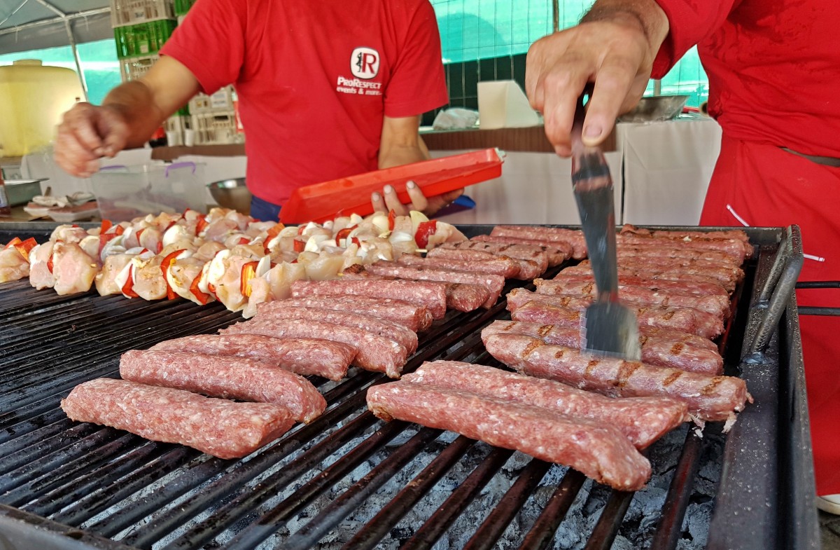 mici mancare intalnirea sasilor gratar