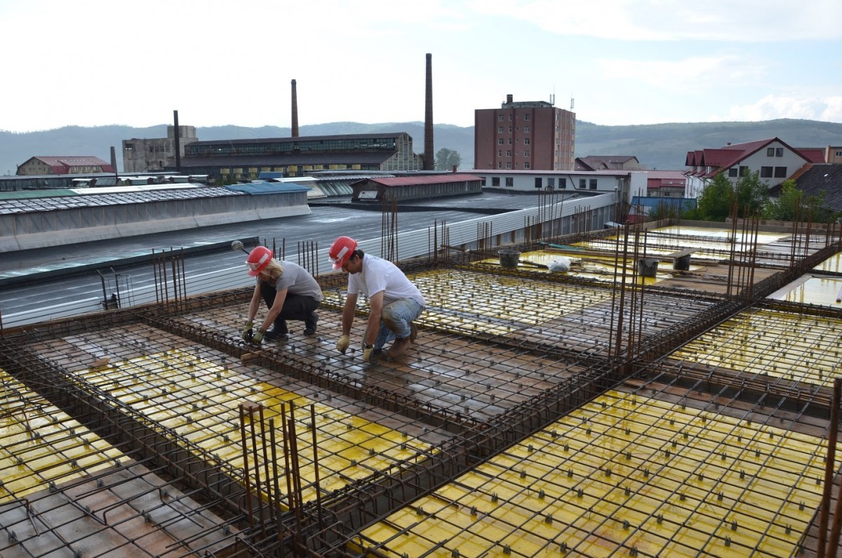 Voluntari straini pe santierul Habitat for Humanity Medias (1)