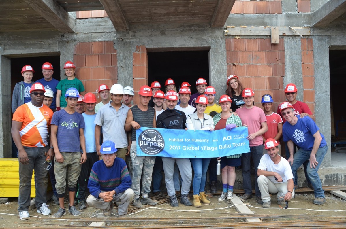 Voluntari straini pe santierul Habitat for Humanity Medias (2)