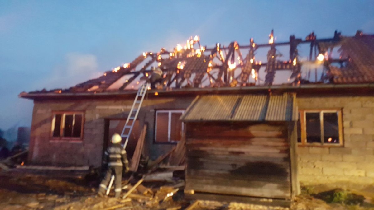 incendiu ISU pompieri (2)