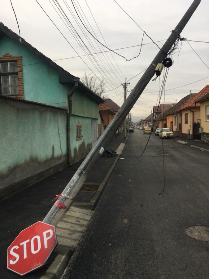 TIR stalpi semne circulatie cazuti (1)