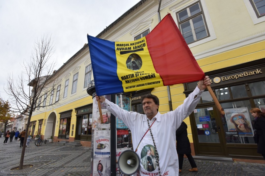 protest bust avram iancu (5)