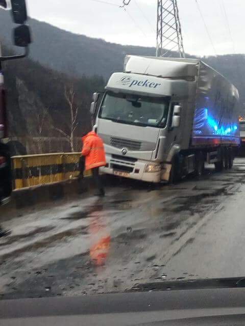 accident Valea Oltului TIR carligul mic