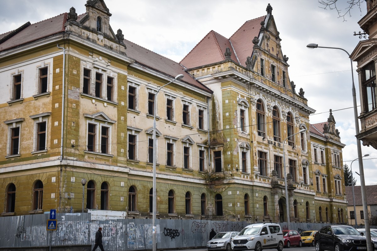 Reabilitarea Palatului Justiției a intrat într-un blocaj care pune magistrații pe drumuri de peste opt ani
