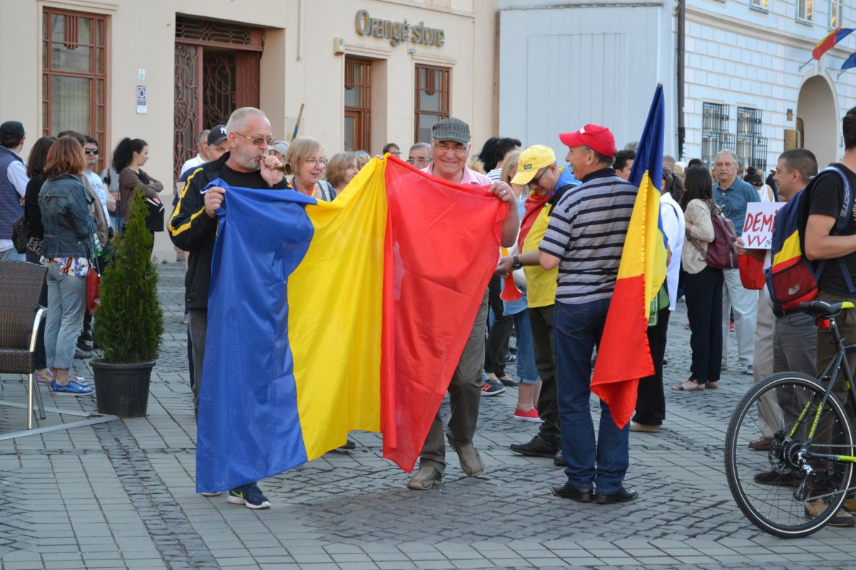 Cu tricolorul, înainte FOTO Ion Surdu