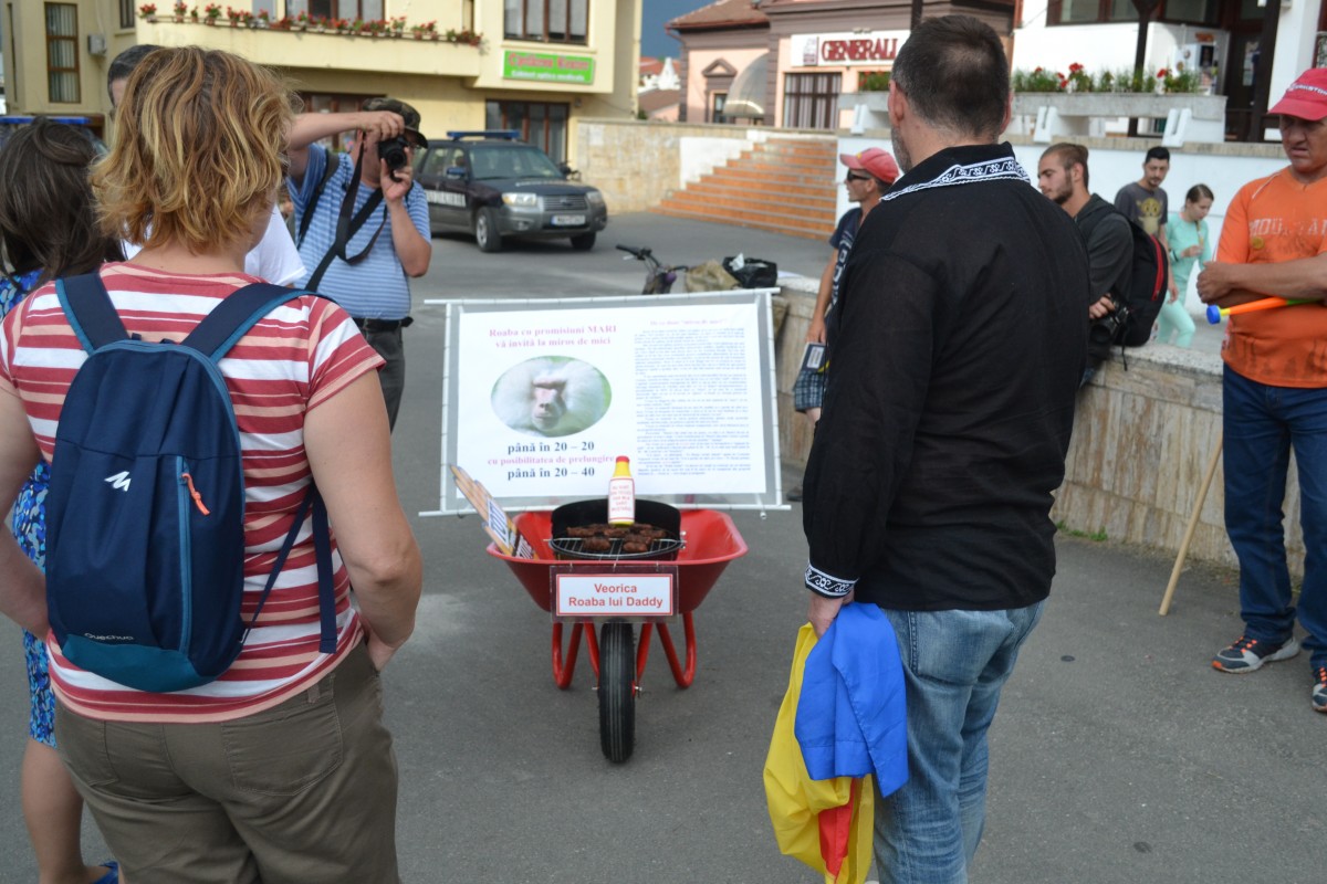 protest cu miros de mici