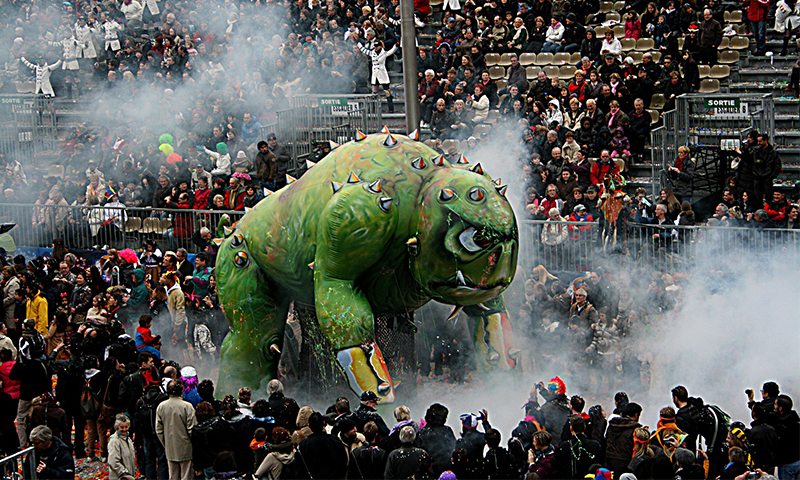 fantastica-lume-a-gigantilor-1