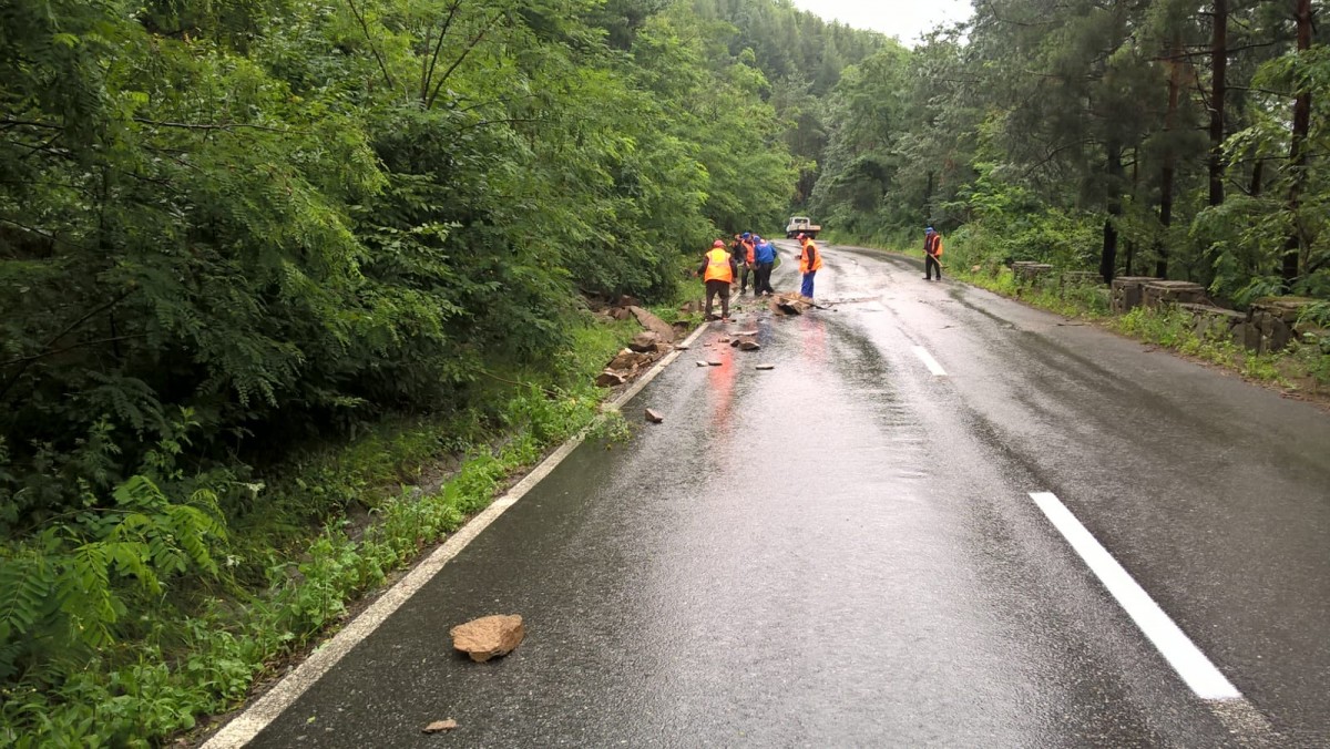 muncitori drumuri sibiu paltinis inundatii pietre (2)