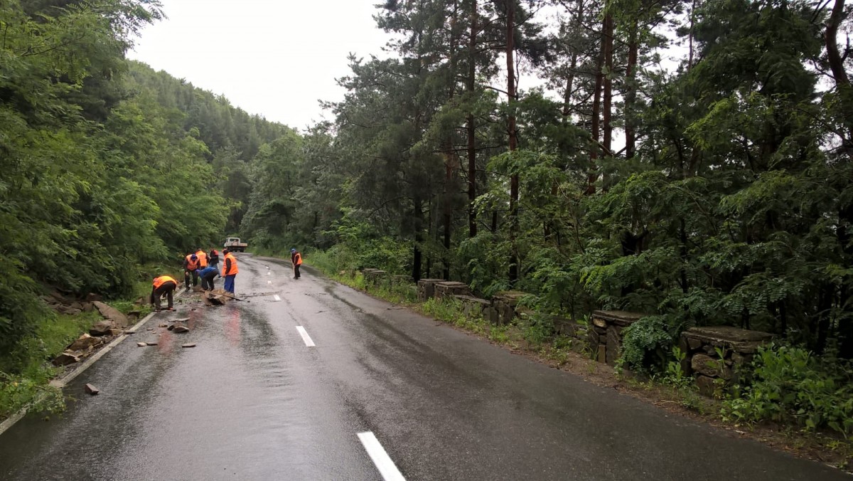 muncitori drumuri sibiu paltinis inundatii pietre (3)