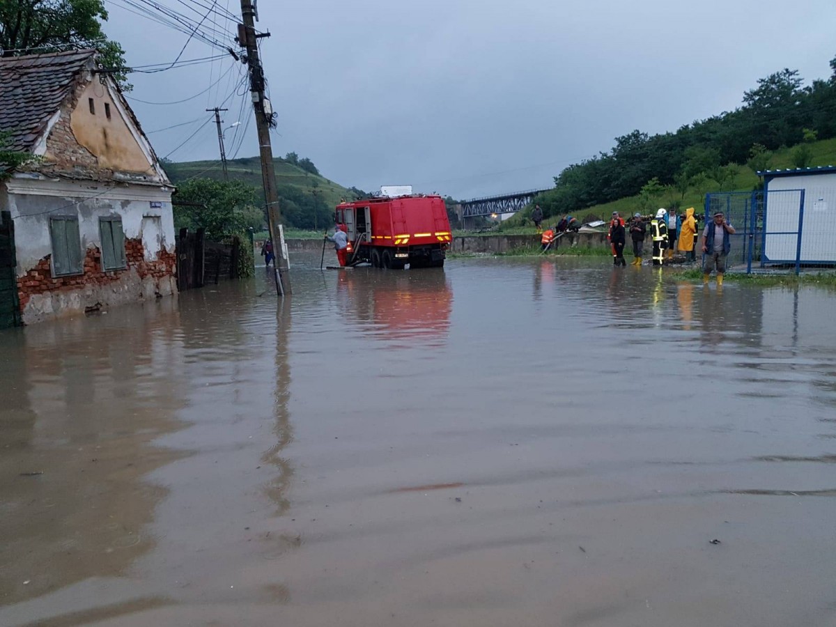 raed arafat inundatii ocna (10)