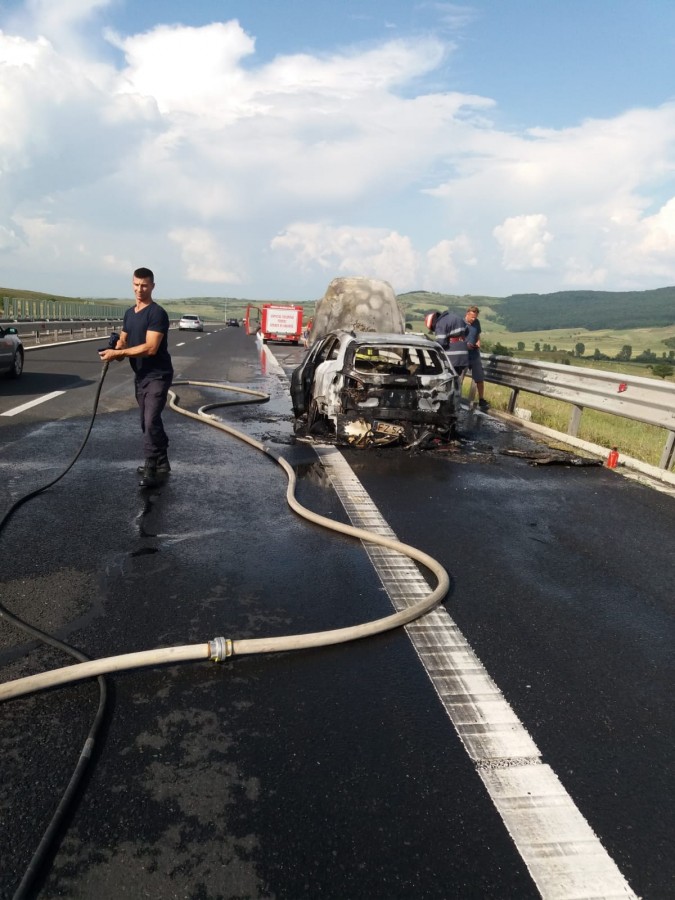 Masina flacari autostrada 6-WA0001