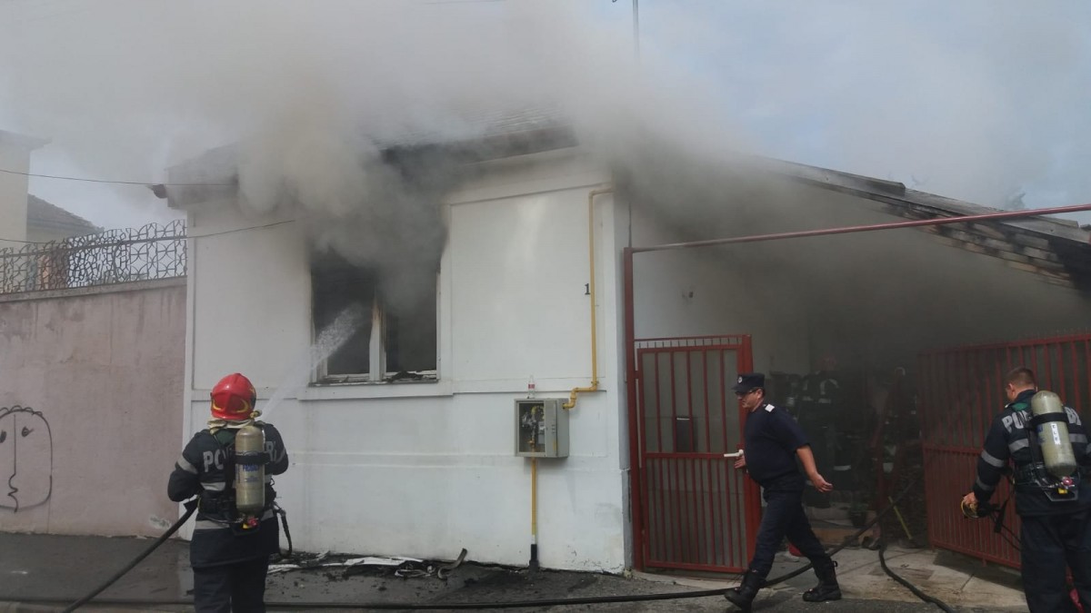casa incendiu 2