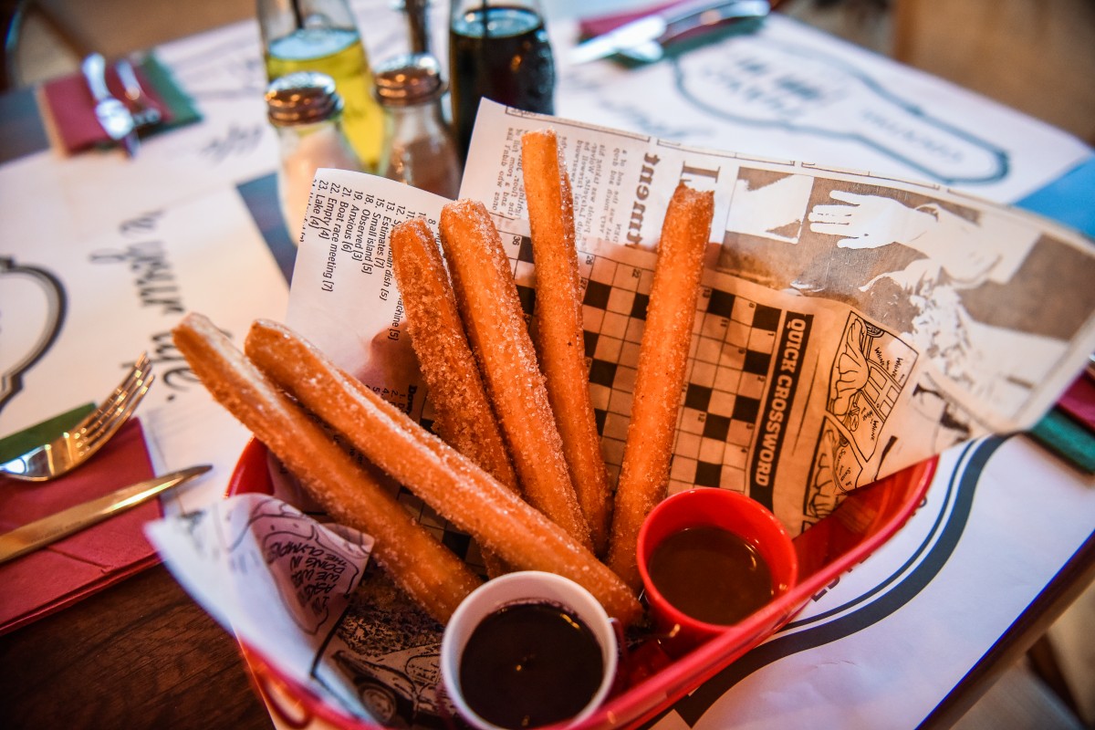 Spanish Churros cu sos de ciocolată și caramel