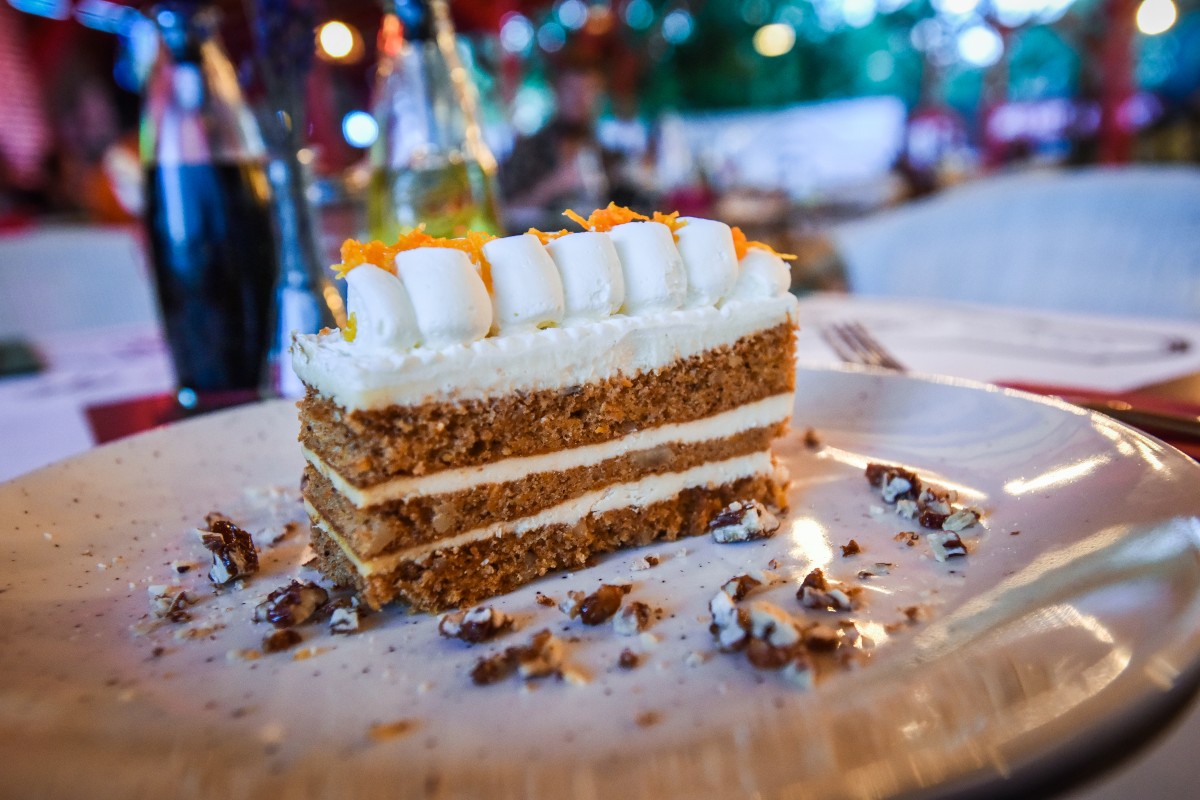 Carrot cake cu nucă caramelizată