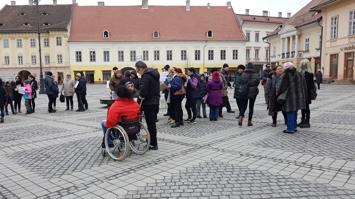 persoane dizabilitati protest