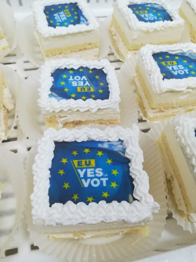 Mesajele prin care sibienii sunt îndemnați să participe la vot au apărut și pe prăjituri