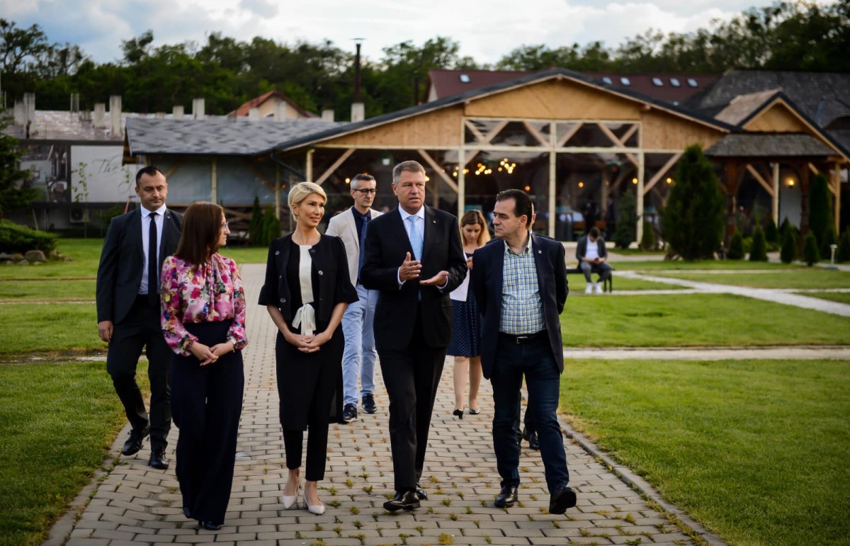 iohannis ajunge la chef
