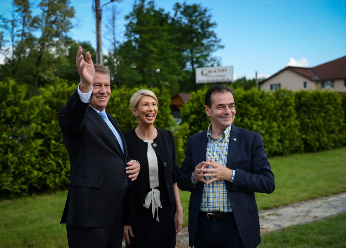 iohannis face cu mana turcan rade