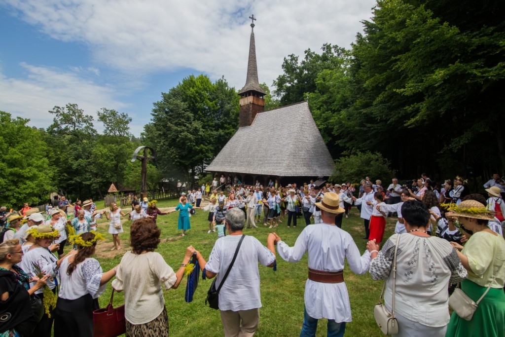 ziua iei muzeul satului costum popular traditii hora (3)