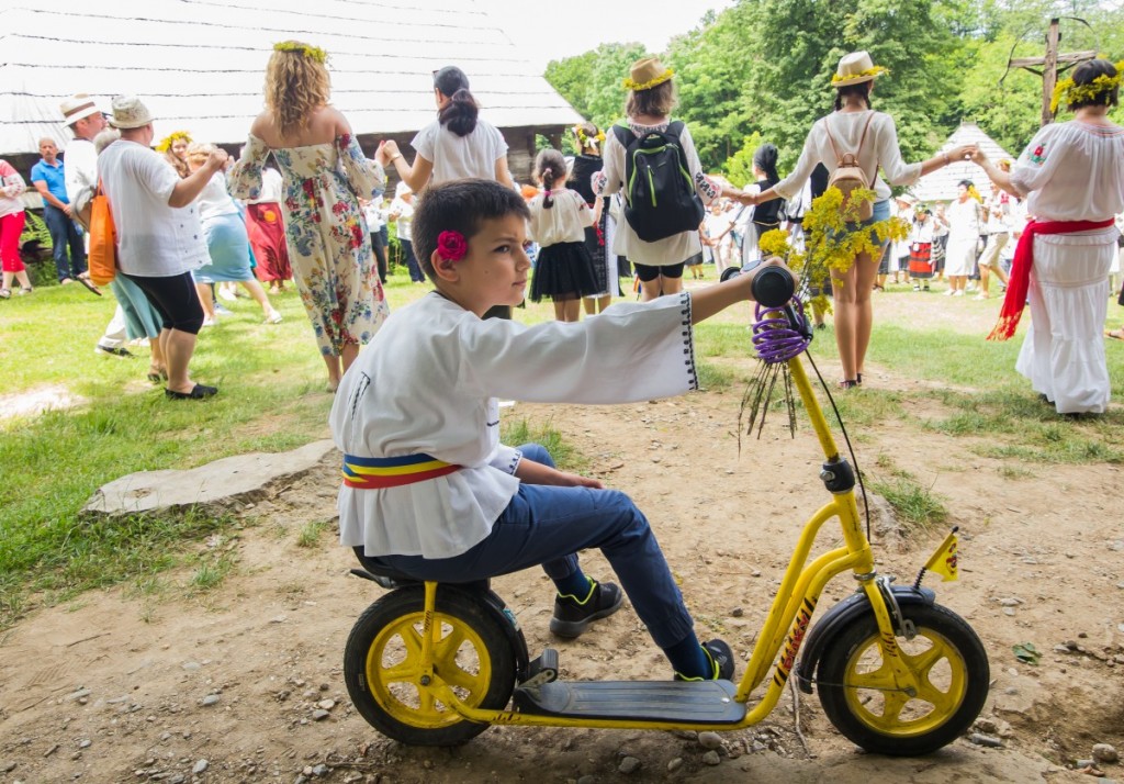 ziua iei muzeul satului costum popular traditii hora (4)